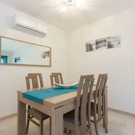 Modern Close To Beach 公寓